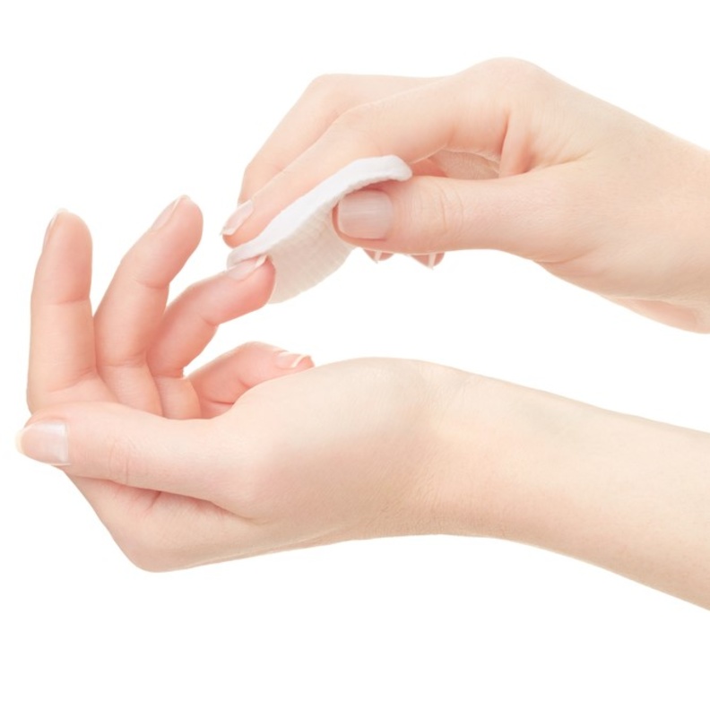 ازالة طلاء الاظافر