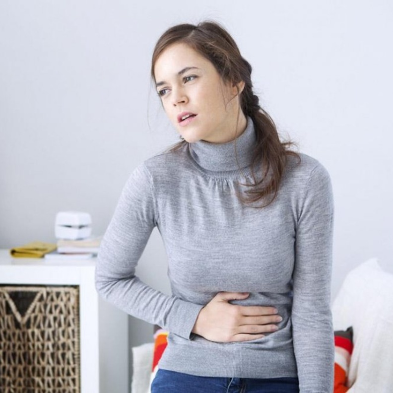 آلام البطن بعد الأكل من مضاعفات الارتجاع