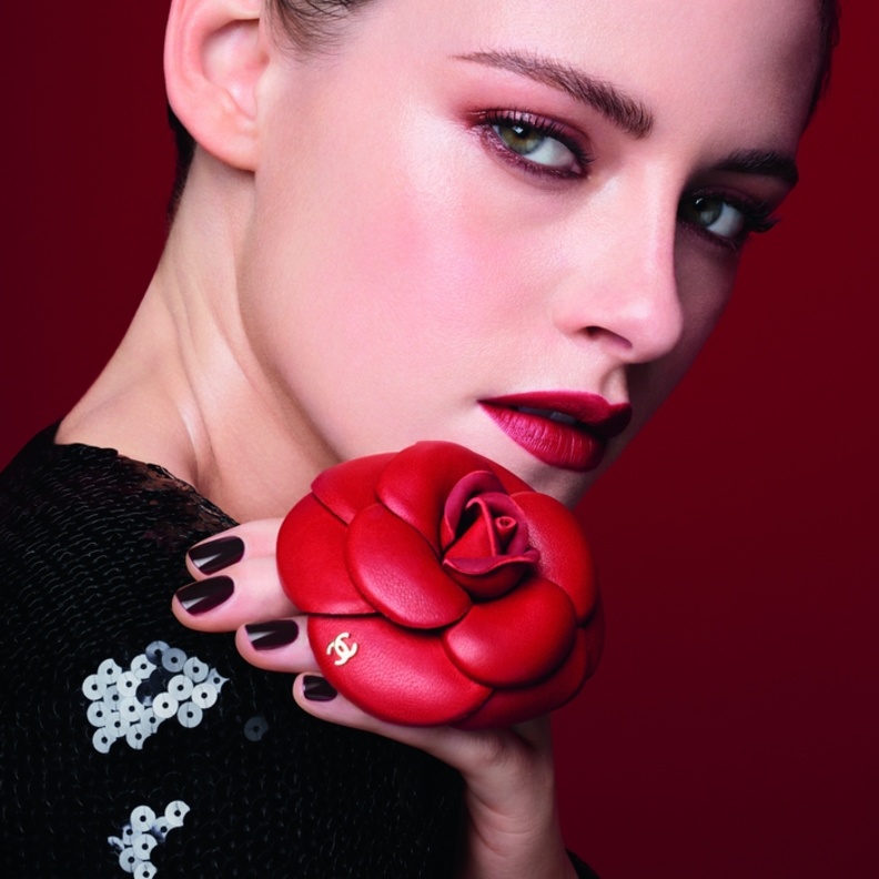 أحمر الشفاه ROUGE ALLURE CAMÉLIA.. ابتكار CHANEL الحصري الجديد