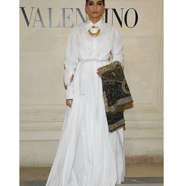 إطلالات النجمات في ختام أسبوع الموضة الباريسي