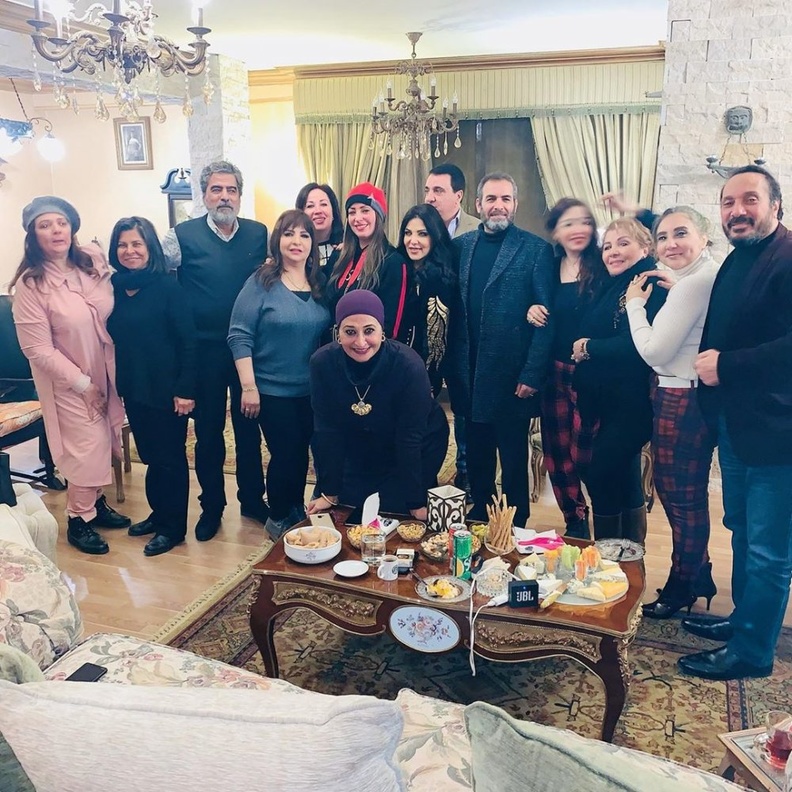 نيرمين الفقي واصدقائها 