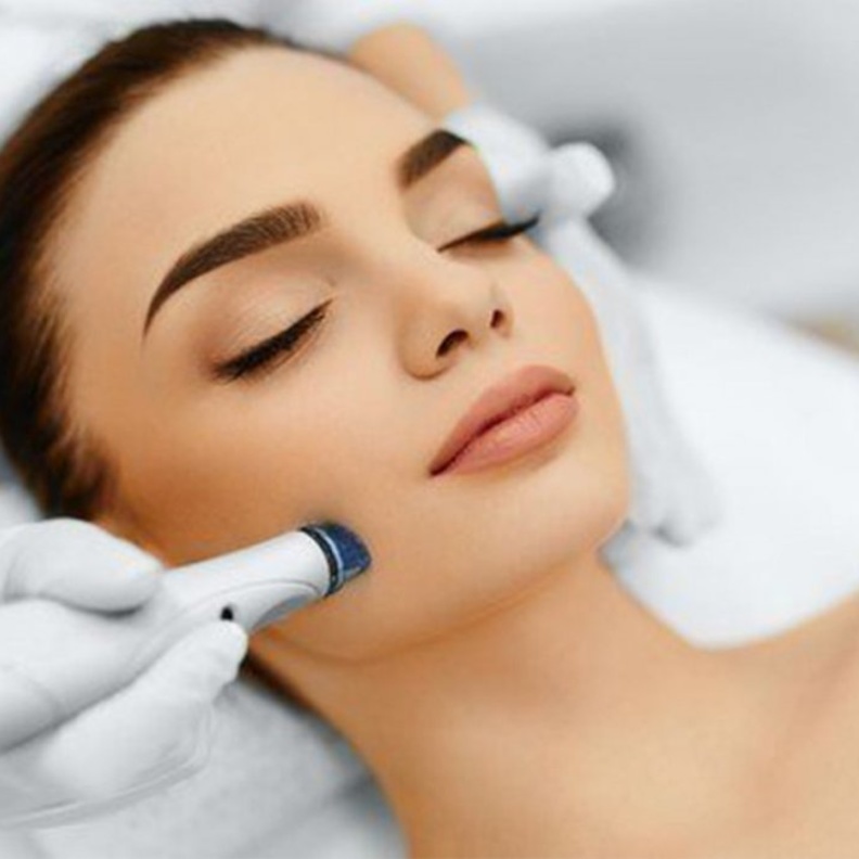 أضرار التقشير الكيميائي وآثاره على الوجه