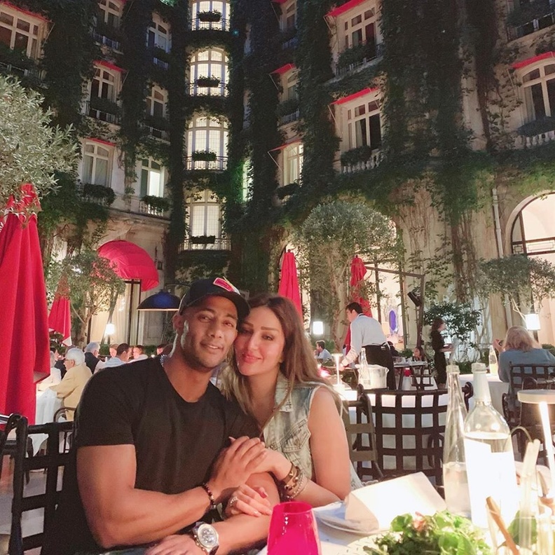 الفنان محمد رمضان وزوجته