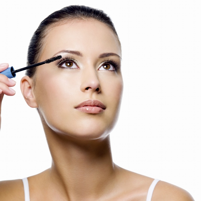 احصلي على مكياج رائع بعد معرفة أي نوع من فرشاة الماسكارا تستعملين