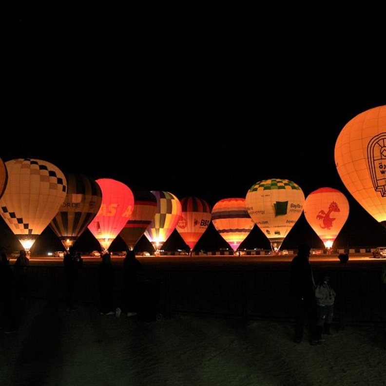 العلا تدخل موسوعة غينيس لأطول عرض للمناطيد المتوهجة في العالم