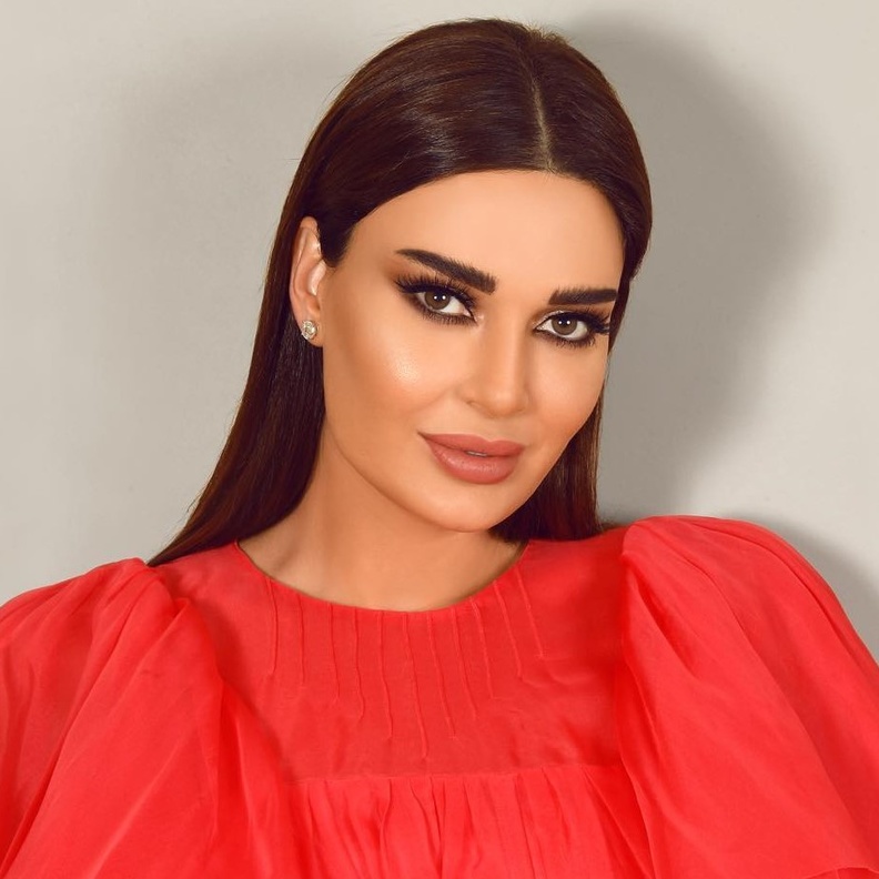 مكياج ترابي قوي بأسلوب سيرين عبدالنور