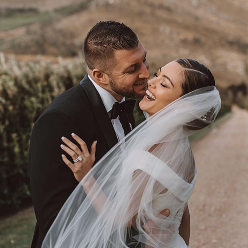 زواج ملكة جمال 2017 ديمي نيل بيترس من النجم الامريكي تيم تيبو