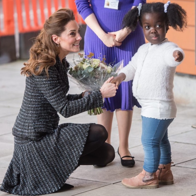  اكملت اللوك بحذاء من ماركة Gianvito Rossi بالكعب العريض