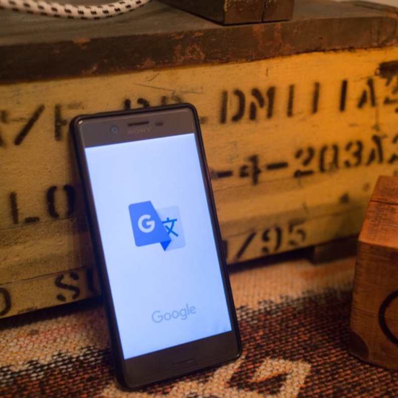 تسمح الميزة للمستخدمين بتسجيل صوت بلغة ثم ترجمته بلغة أخرى