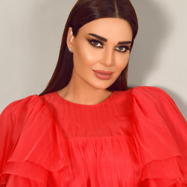 اجمل اطلالات سيرين عبد النور برسمات المكياج البرونزي البراق