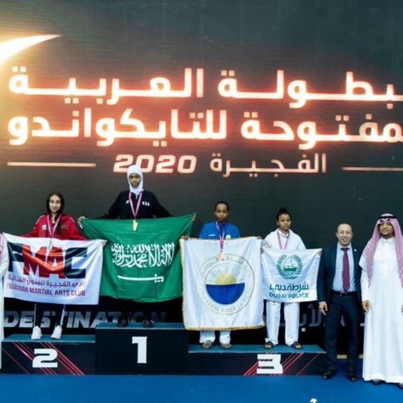 لاعبة المنتخب السعودي للتايكوندو دنيا أبو طالب تنال أول ميدالية ذهبية للسيدات