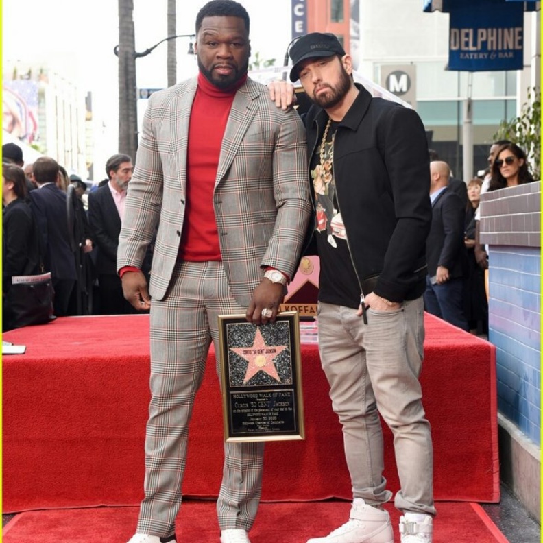 فيفتي سنت يحصل على نجمة في ممر المشاهير 