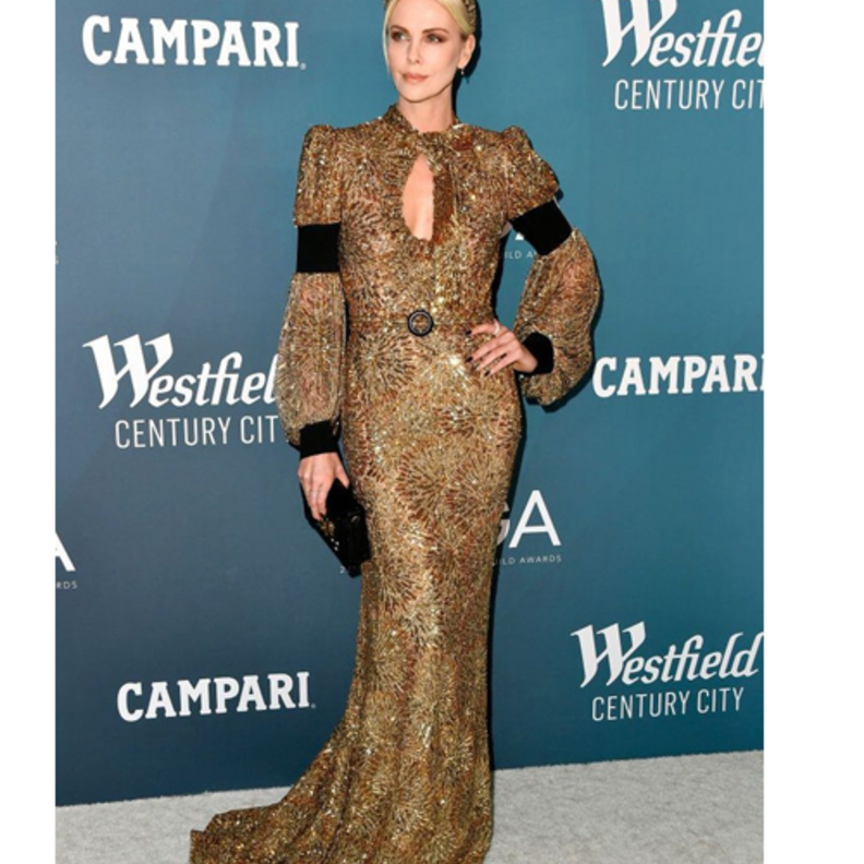 بيونسيه في فستان سهرة باللون الأحمر