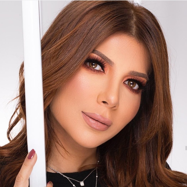 احدث اطلالات مكياج اصاله البرونزية الجريئة والملفتة بعد طلاقها