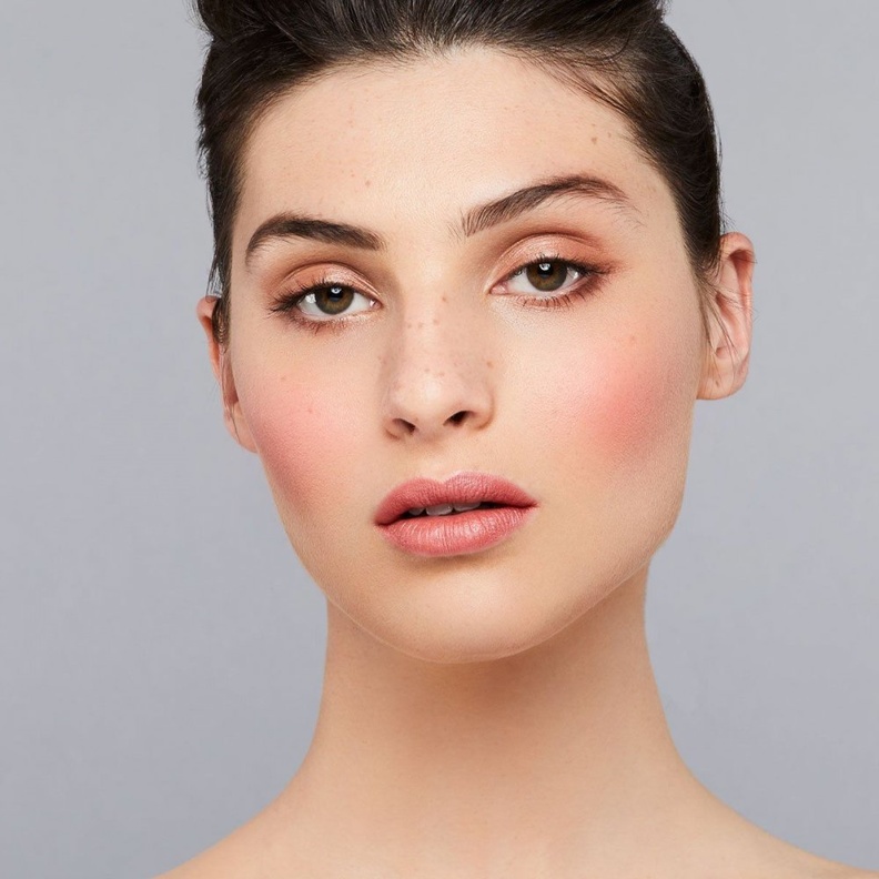 طريقة عمل مورد الشفايف والخدود