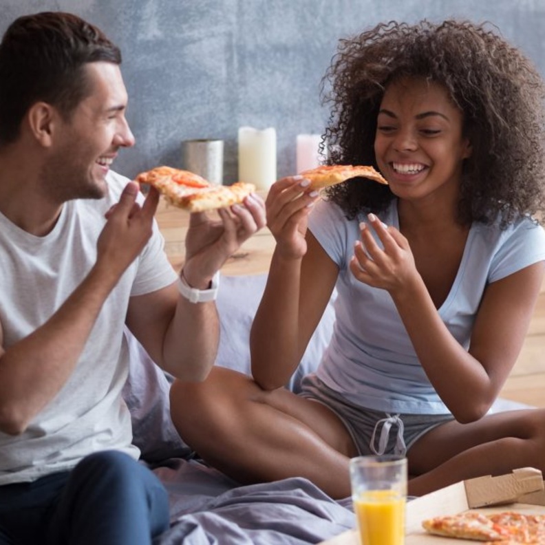أطعمة مفيدة قبل العلاقة الحميمة وأخرى يجب تجنبها الأحد