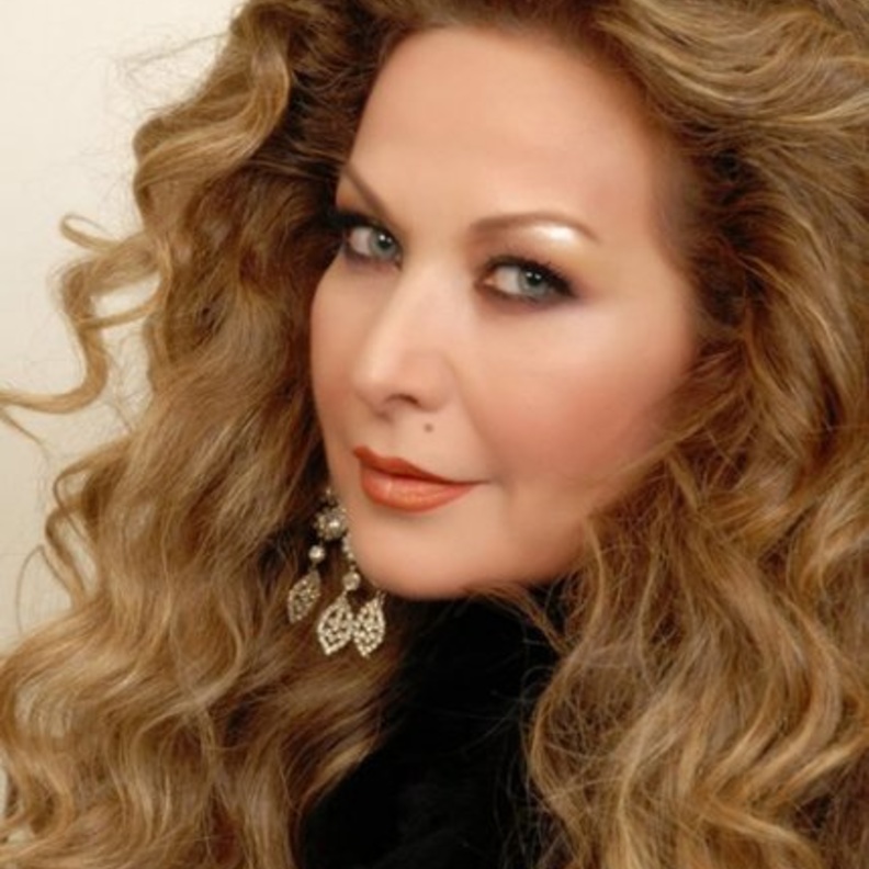 الفنانة رغدة