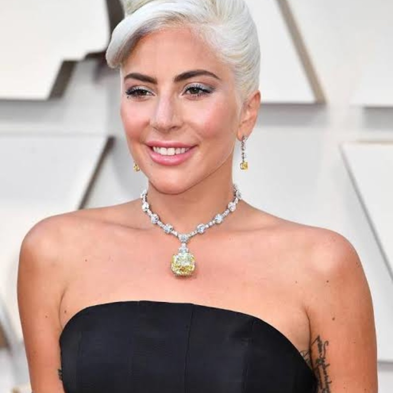 ليدي جاجا تظهر مع حبيب جديد 