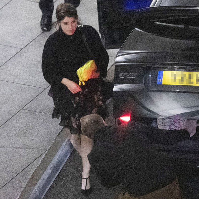 أحدث ظهور للأميرة يوجين في مطار هيثرو