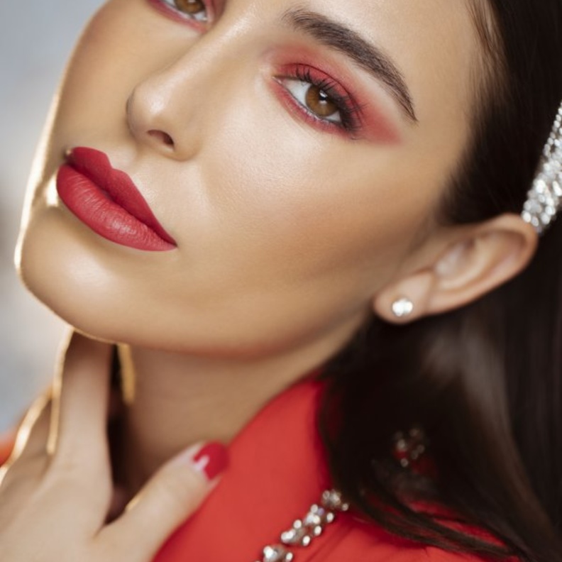 كوني الملكة على عرش جمالك في يوم الحب مع محلات وجوه