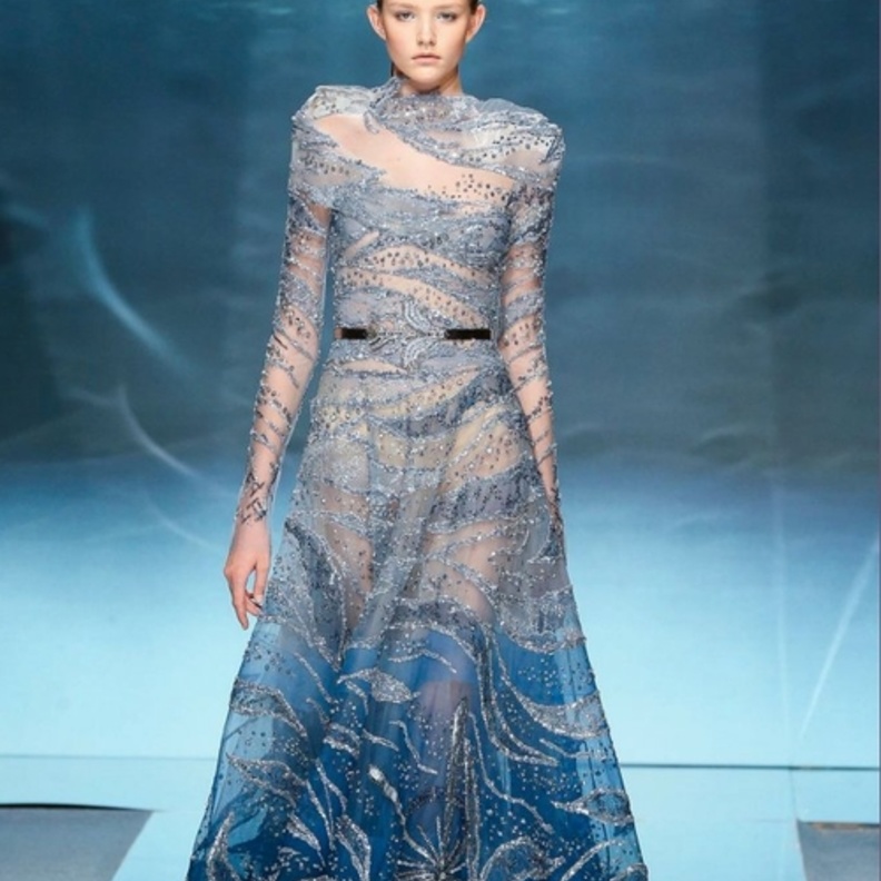 فستان من steven khalil