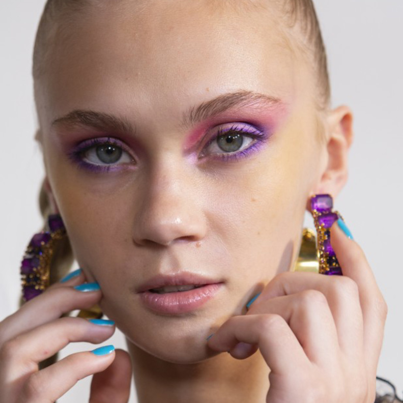 الوان ظلال عيون بنفسجية رائجة طبّقيها قبل ربيع 2020 من Balmain