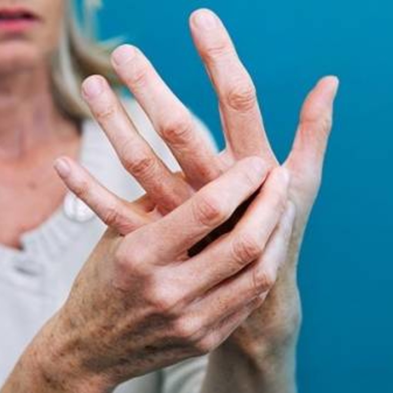  روماتيزم الأعصاب يسبب التورم و التصلب