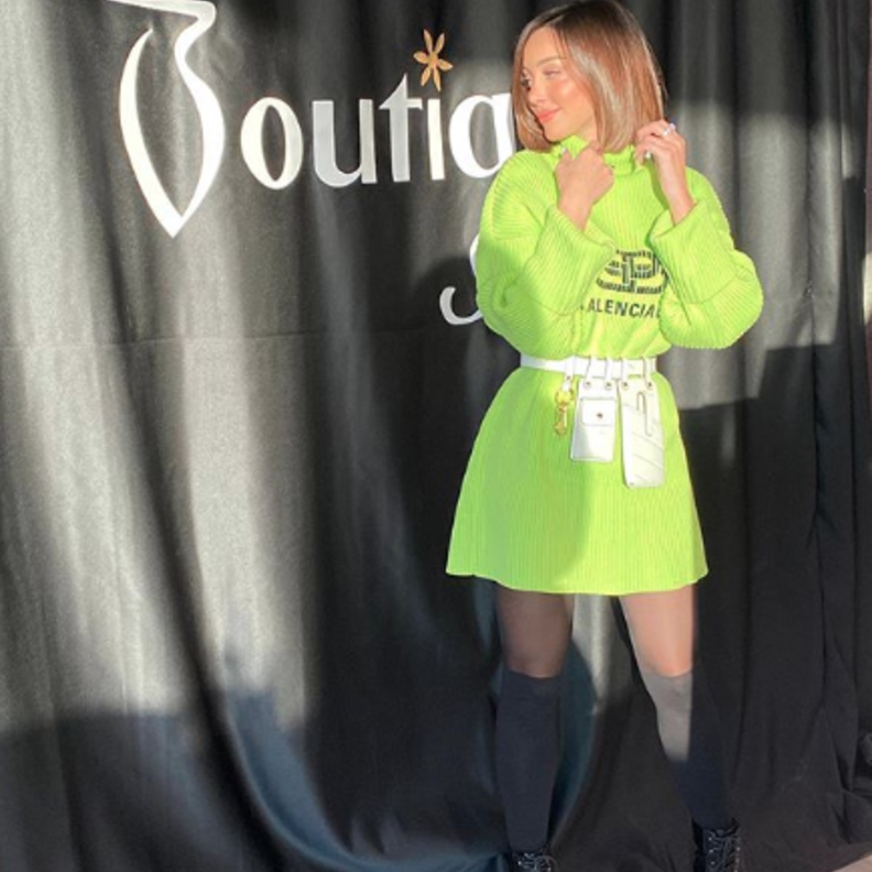 اطلالة شبابية اعتمدتها بسمة بوسيل لأحد المشاوير الصباحية