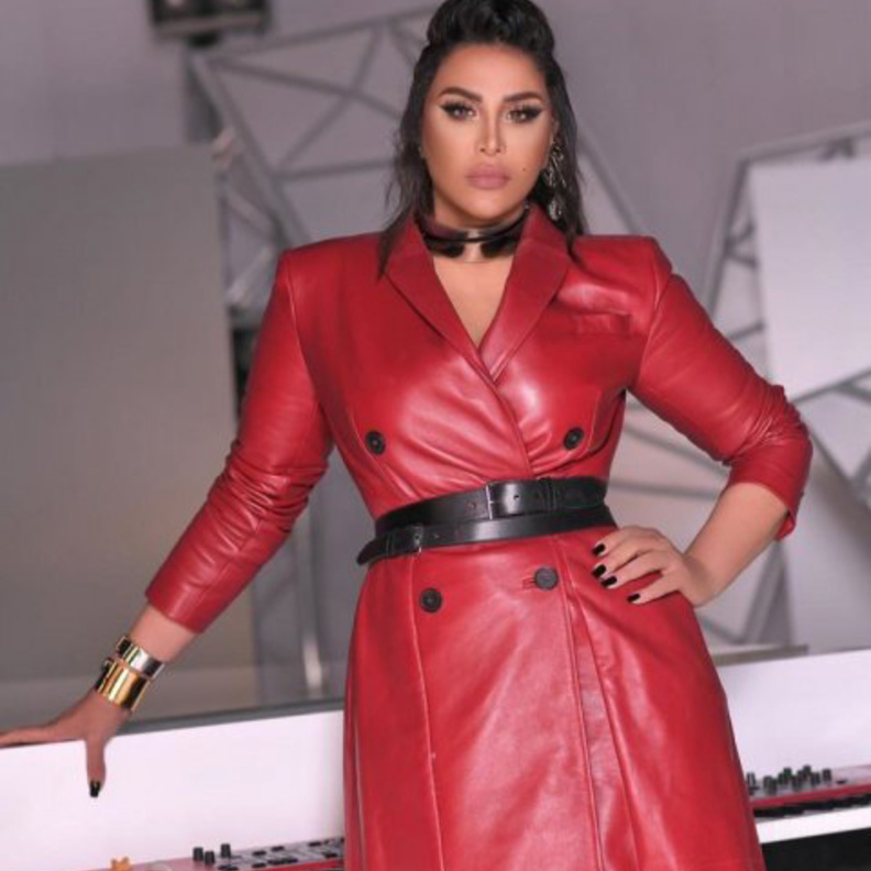 إطلالات النجمة أحلام باللون الأحمر