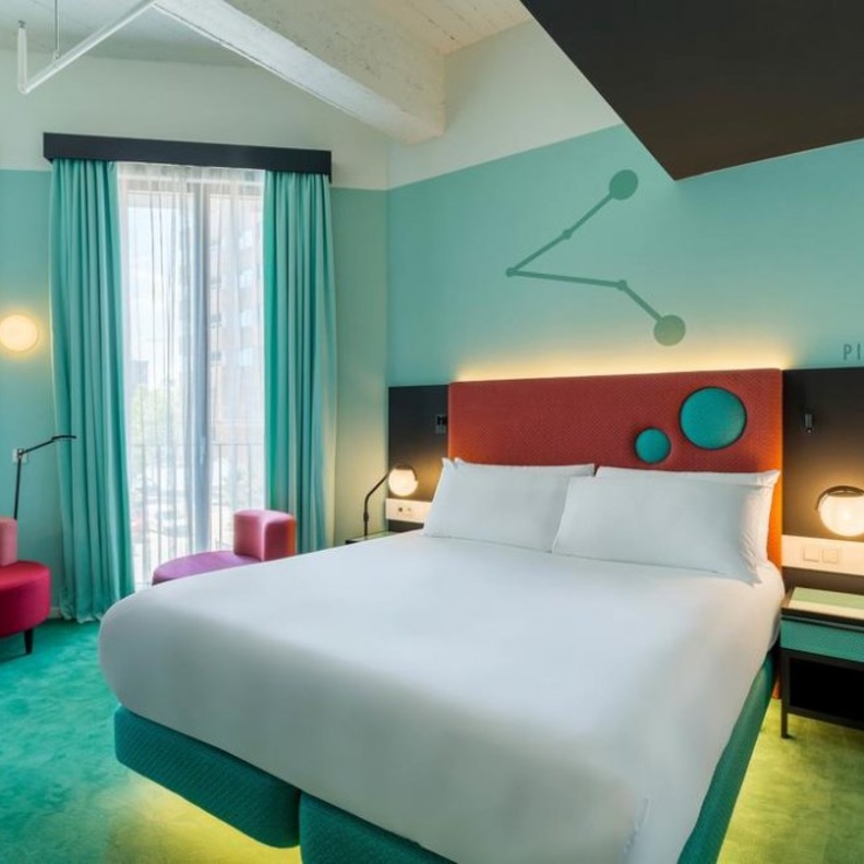 طرق سهلة لزيادة الأمان في غرفتك خلال السفر