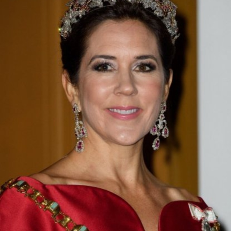 الأميرة ماري تتميز بإطلالاتها الجمالية الراقية