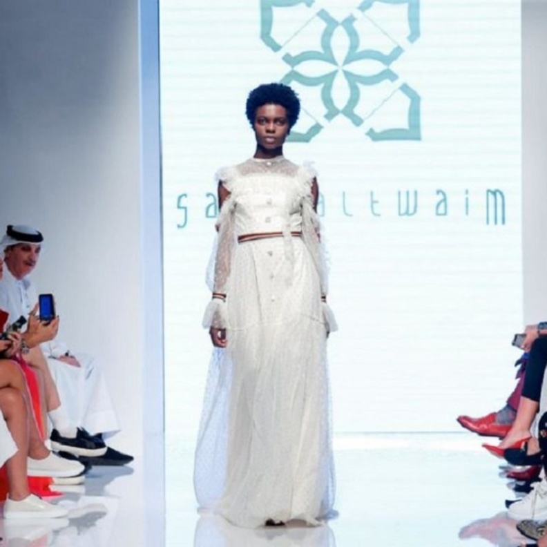  فستان من مجموعة mia