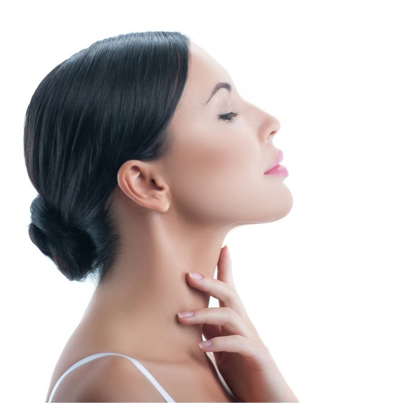 قومي بعلاج تجاعيد الرقبة عن طريق قناع الموز وماء الورد