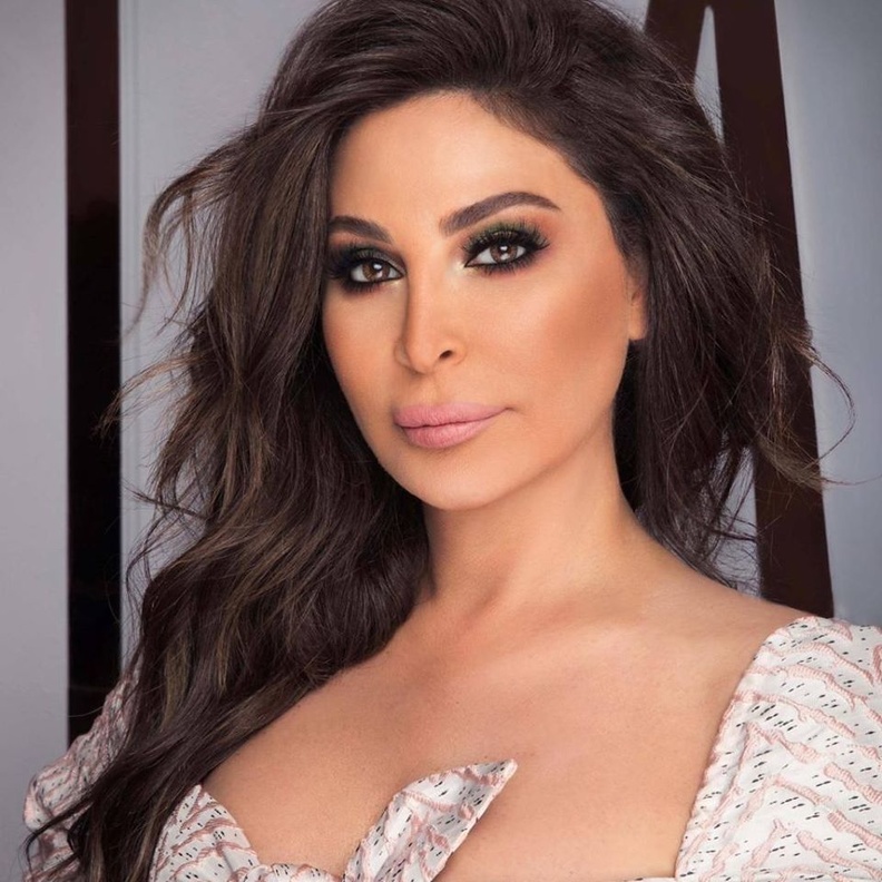 إليسا تحسم حقيقة إزالة الفيلر من شفاهها 