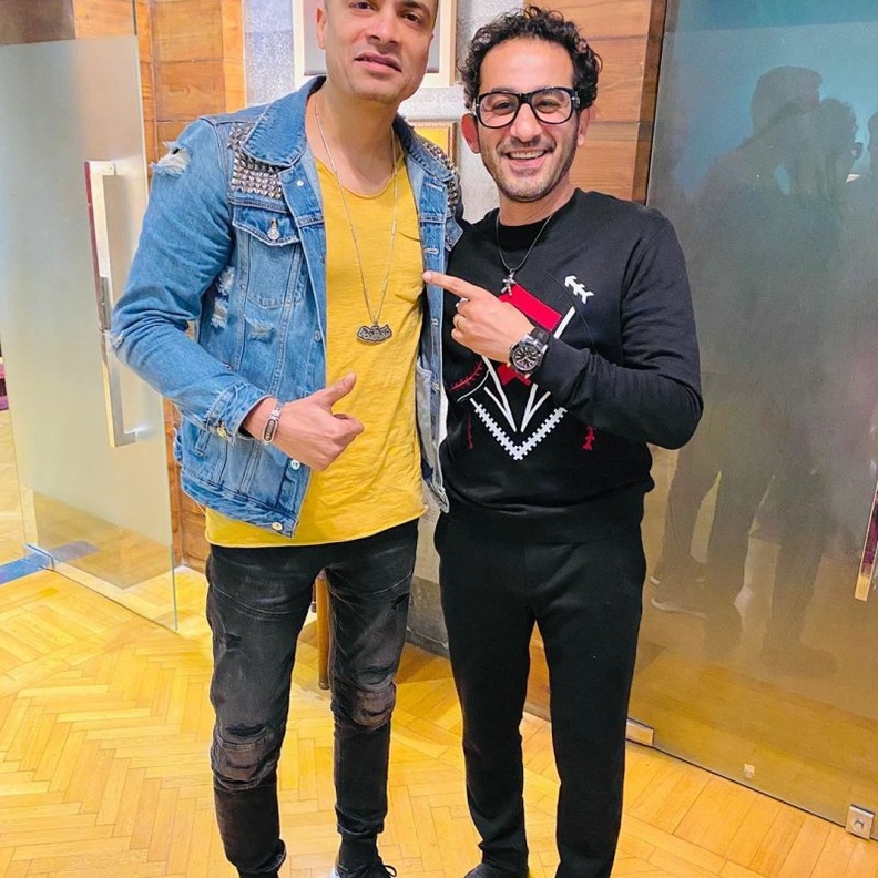 احمد حلمي يؤدي أغنية "بنت الجيران" لـ حسن شاكوش