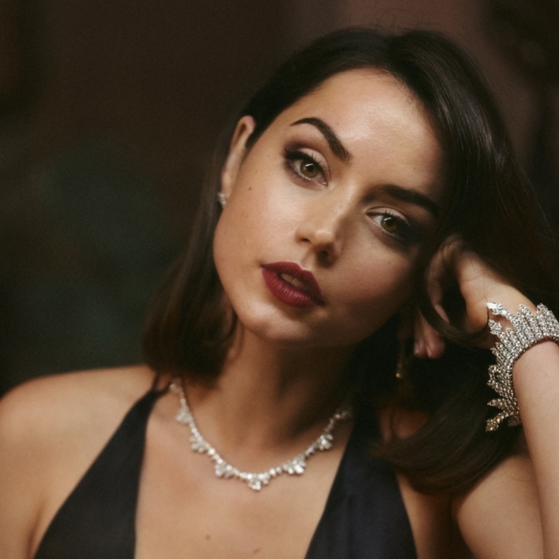 Ana de Armas ستتألق بارتداء ثلاثة موديلات من المجوهرات الفاخرة من مجموعة Green Carpet لدار شوبارد.