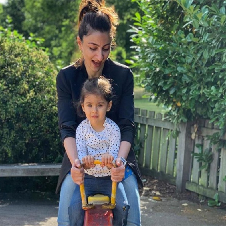 سهى علي خان وابنتها