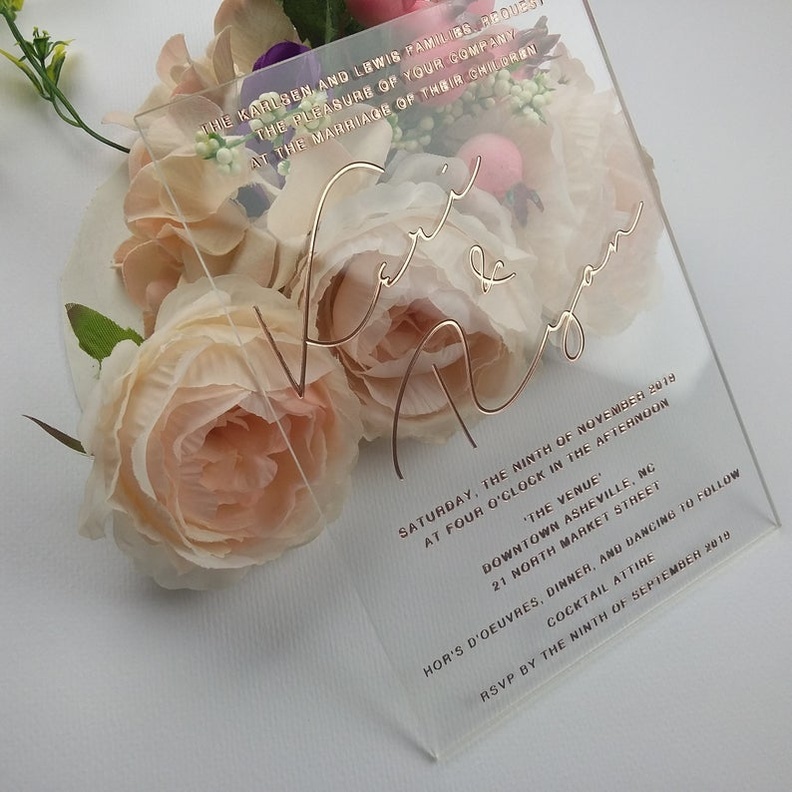 الالواح الزجاجية من الافكار لتنفيذ بطاقات الاعراس