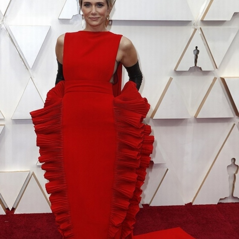 أيرورا بلوك غريب بحذاء رياضي