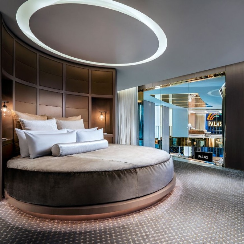 غرفة نوم رائعة من فندق Palms Casino