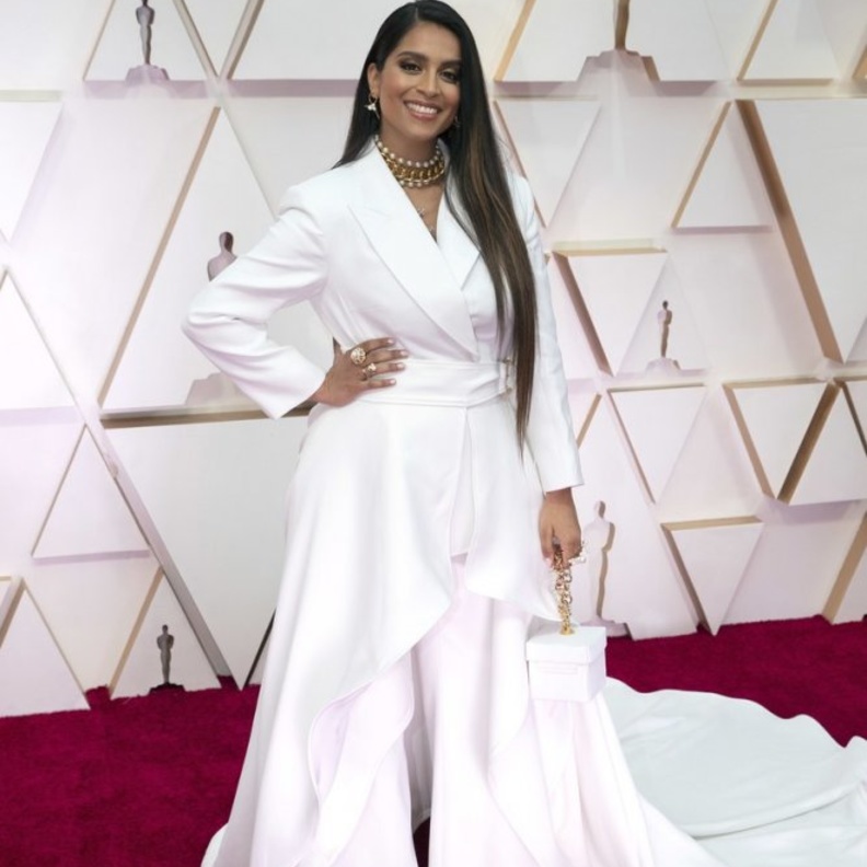 الممثلة يسرا