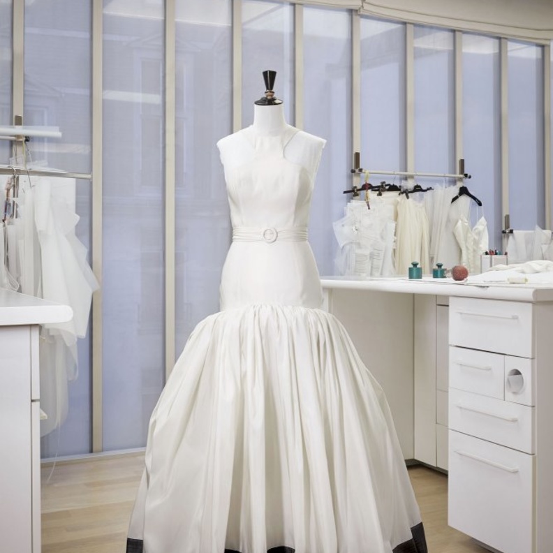 فستان النجمة KAITLYN DEVER 