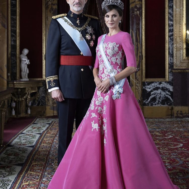 صورة رسمية جديدة لملك اسبانيا فيليب السادس والملكة ليتيزيا