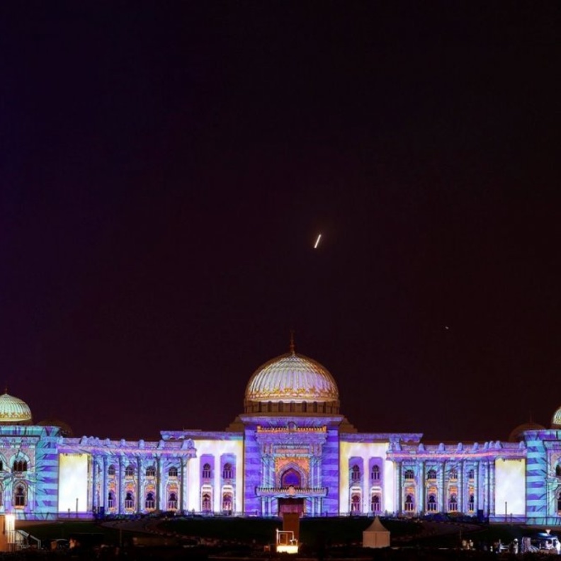 عروض فولكلورية جذابة في مهرجان أضواء الشارقة 2020