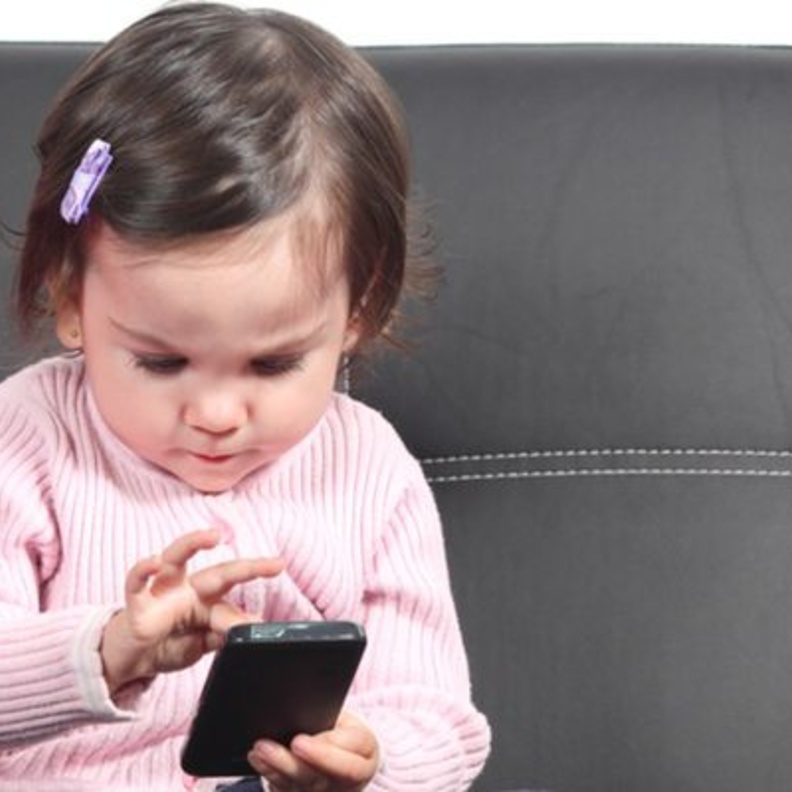 عدد ساعات استخدام الجوال للاطفال