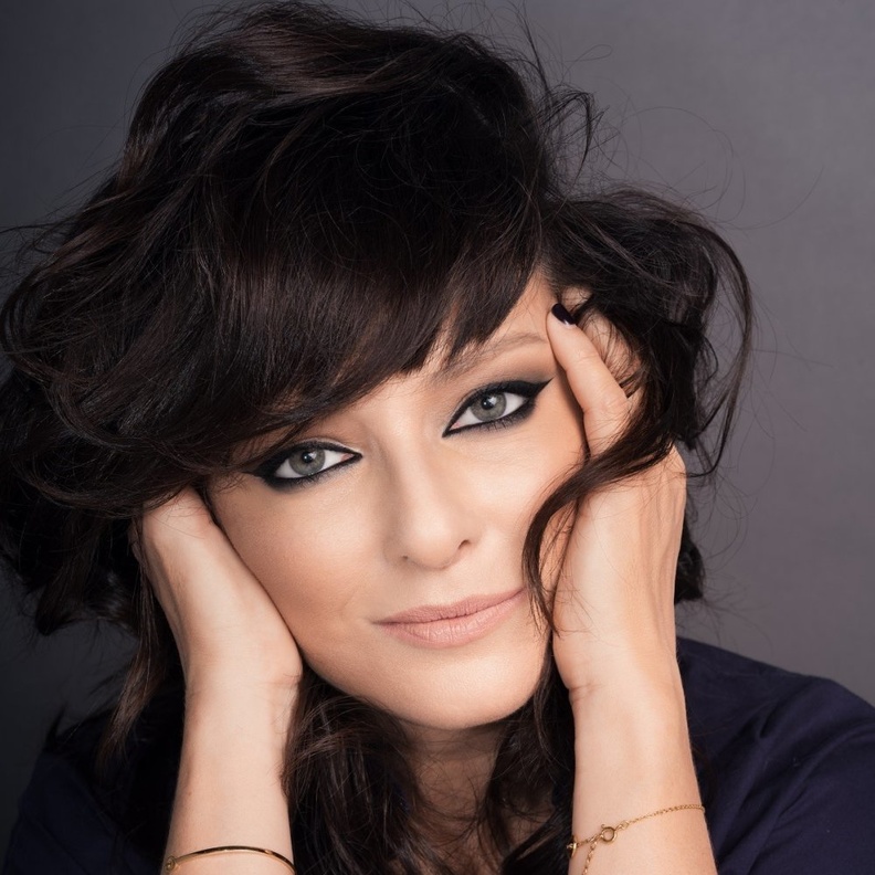 عيون قوية وشاحرة