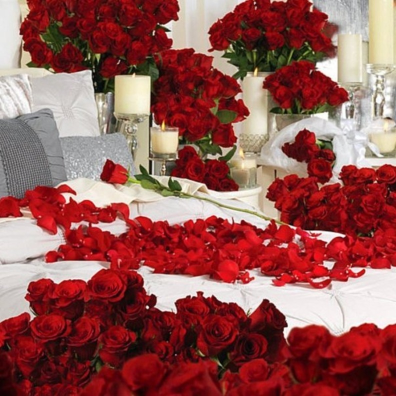 استخدمي اكسسوارات حمراء في غرفة النوم