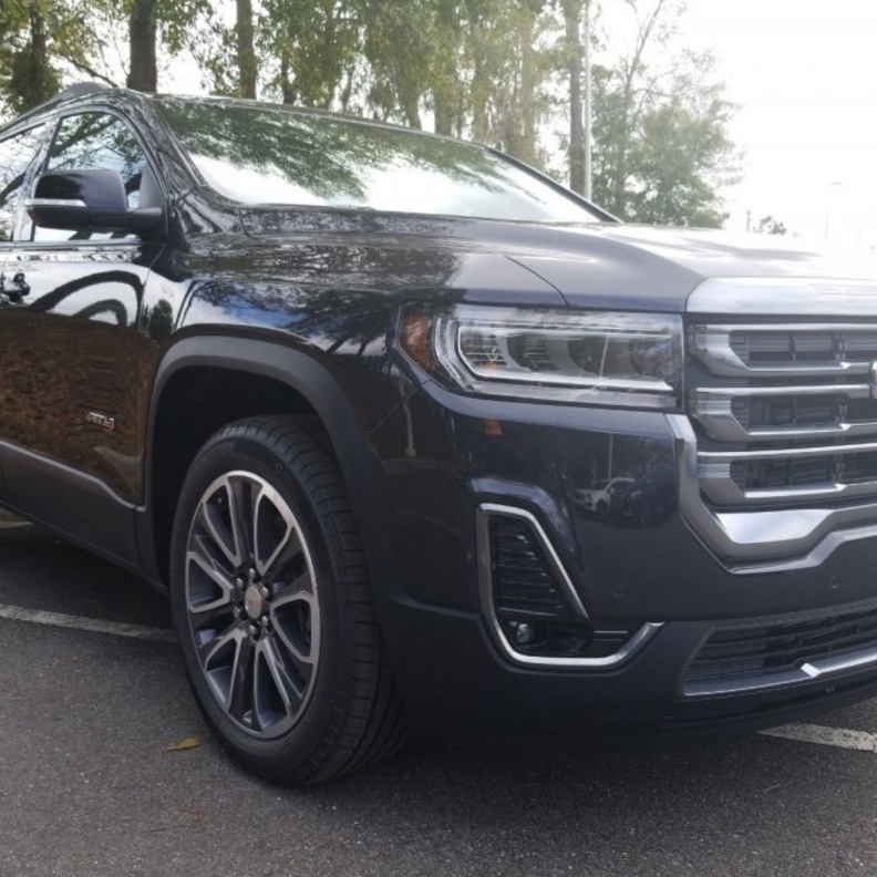 Acadia  من GMC تنافس لاندر كروزر اليابانية