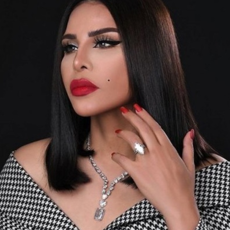 مكياج مميز بأحمر الشفاه الصاخب لـ يوم الحب