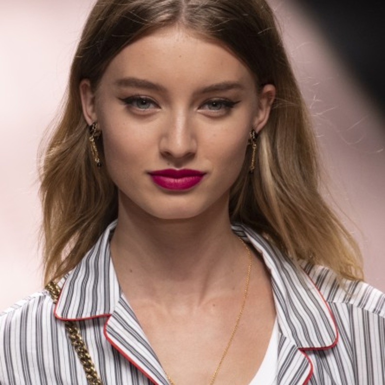 تسريحات شعر بسيطة ليوم الحب 2020